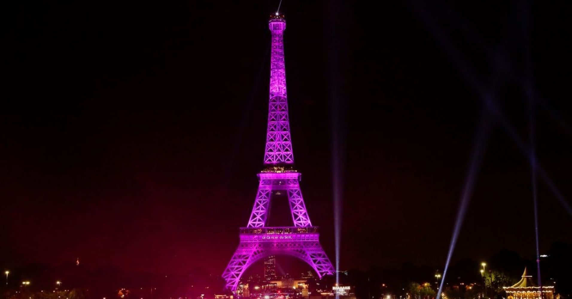 Illumination de La Tour Eiffel le 1er Octobre lors du lancement de la campagne Octobre Rose.